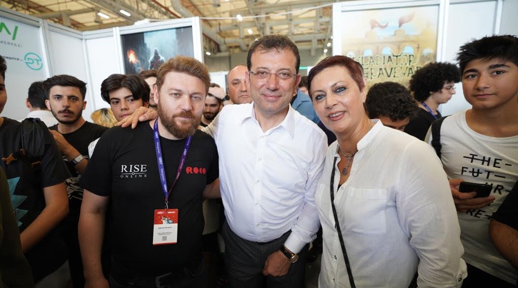 Gaming İstanbul Fuarı'nda Rise Online standına Ekrem İmamoğlu da katıldı